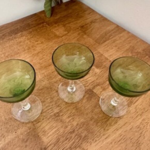 Vintage Green Glass‎ Cordial / Liqueur Glasses – Set of 3 – 1 oz Mini Coupes MCM - Picture 4 of 5